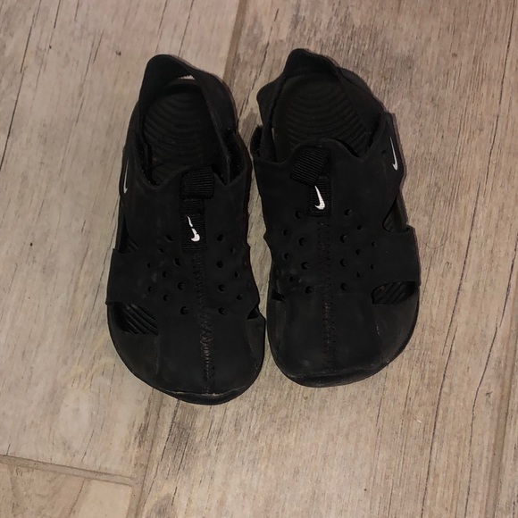 Mid-condition Black Nike Sandals! - Picture 1 of 3